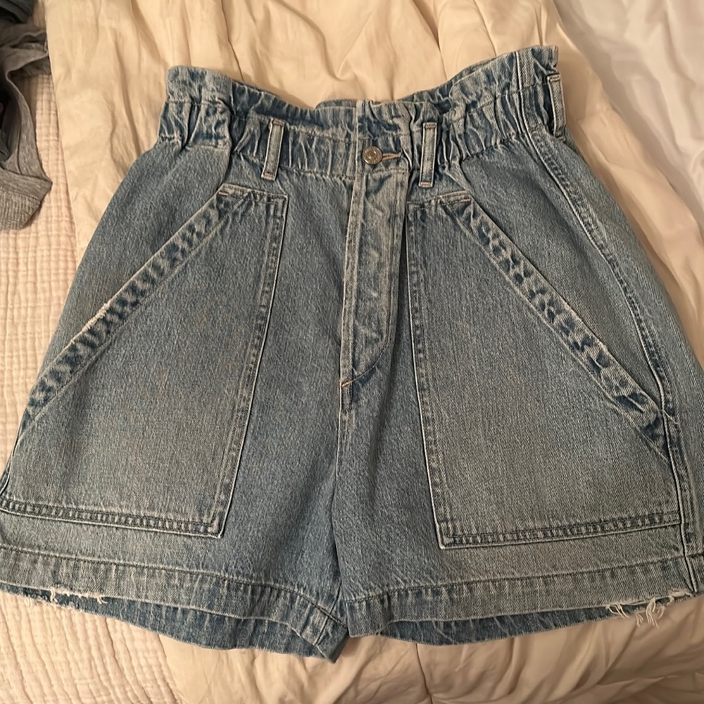 Cute, elastic waist band citizens of humanity denim shorts